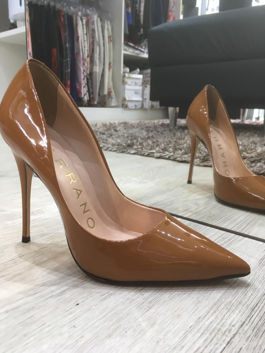 scarpin caramelo verniz