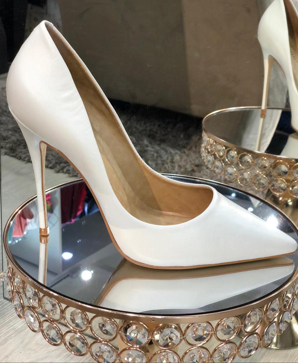 scarpin com correia